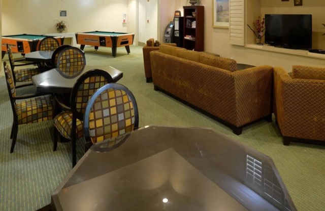 1 Bedroom - Full Kitchen 2 Nights FRI SAT Palm Springs/Coachella Weekend