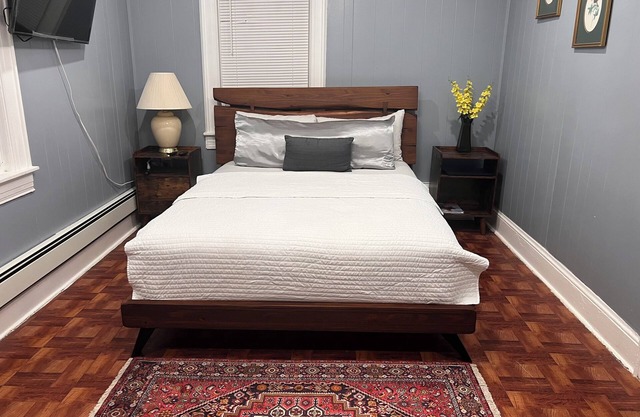 1-bedroom in the Bronx next to nearby parks and ferry.