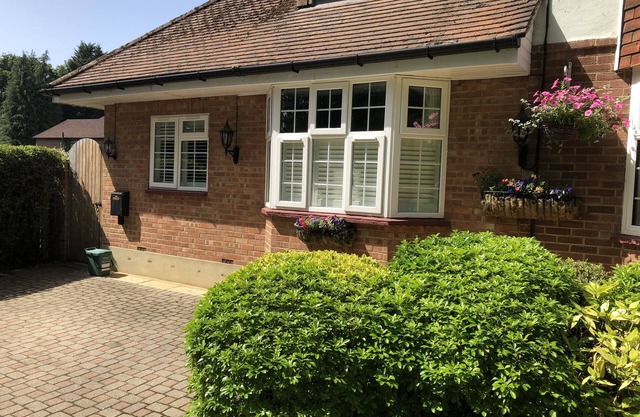 1 bedroom self-contained Annex/apartment near West Byfleet Station
