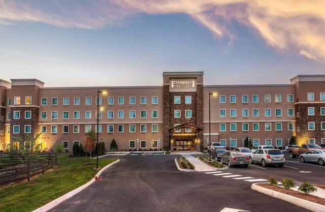 1 Bedroom Suite in Knoxville | Shared Outdoor Pool + 24h Business Center