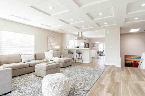 1 Block to Sand Stylish 3BR Contemporary Home