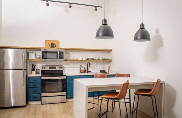 1-BR Apt in Boutique Hotel Downtown