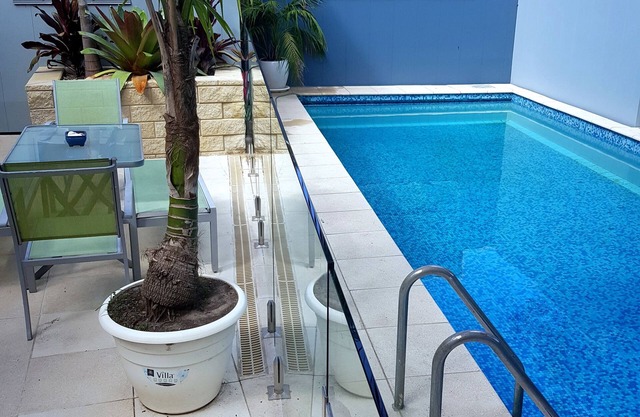 1 BR BEACHSIDE RETREAT WITH LAP POOL - close to Coogee Beach