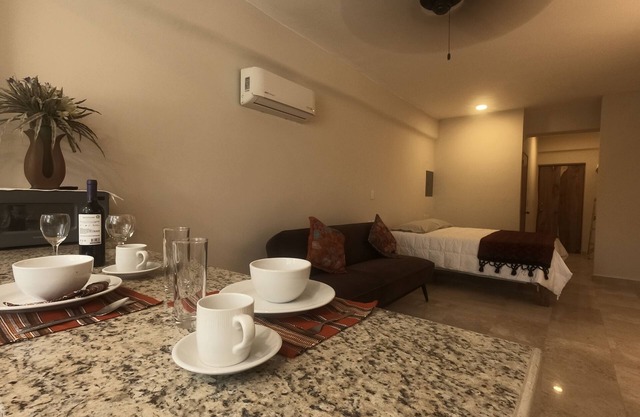 1 BR equipped kitchen - pool and 5 min walk to sea!