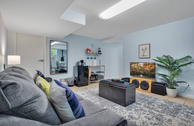 1 BR Suite w/Fenced Backyard + Parking!