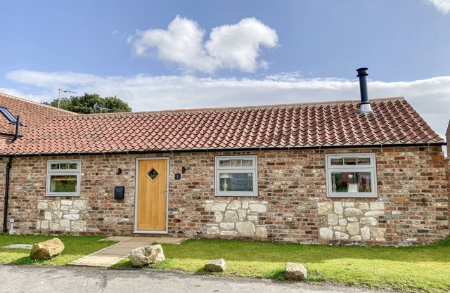 1 CHURCH BARNS, pet friendly, with open fire in Pocklington