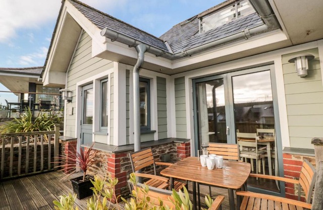 1 Court Cottage, Hillfield Village