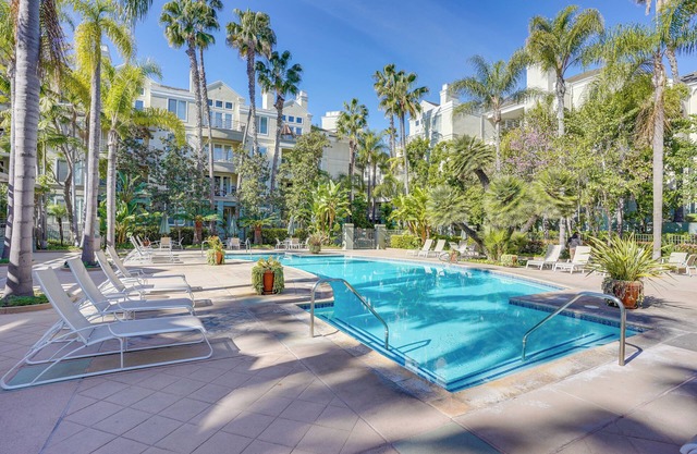 < 1 Mi to Airport: Luxury Condo in Irvine!