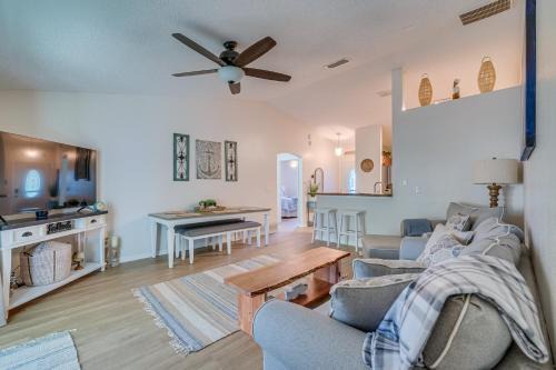 1 Mi to Golf Citrus Springs Retreat with Fire Pit!