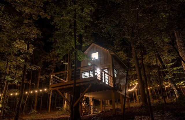 #1 (Oak) Luxury Treehouse near Lake Guntersville