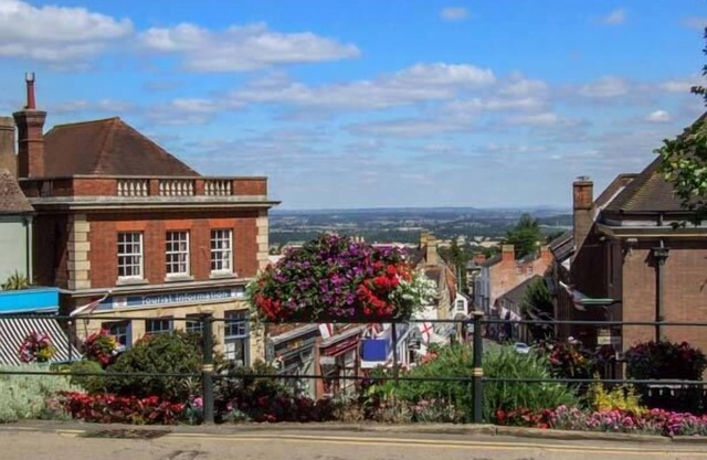 1 WILLOW COTTAGE, family friendly in Upton Upon Severn