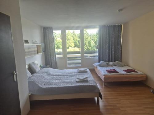 1-Zimmer-Apartment mit Balkon, kostenloser Schwimmbadnutzung und Blick ins Grüne