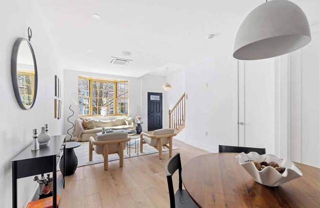 10-1 Stylish Townhouse Oasis in Greenpoint