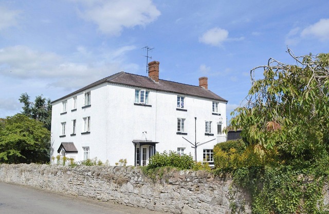 10 bedroom accommodation in Craven Arms