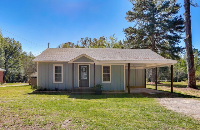 10 Mi to Tennessee River: Blue Willow-Themed Home