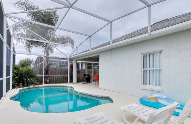 10 Miles to Disney, Private Pool, Quiet Neighborhood - Snowbirds Welcome