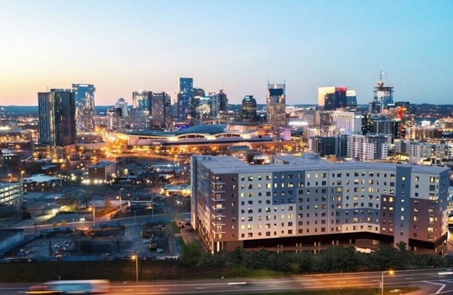 10 Minute or less away from Broadway, The Ryman, and the Country Music Hall of Fame| Stylish 1 bedroom |Infinity pool | Game room | Music Studio | Fire Pit.