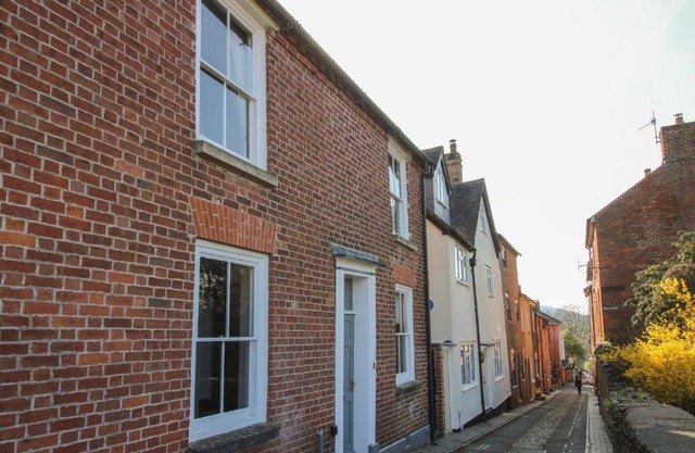 10 Upper Linney