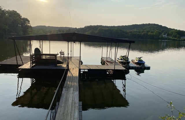 1000 Ft Quiet Lakefront w/Kayaks, Fishing, Hiking Creek, Hunting & Private Dock