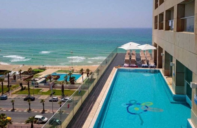 1007Go to Bat Yam Center