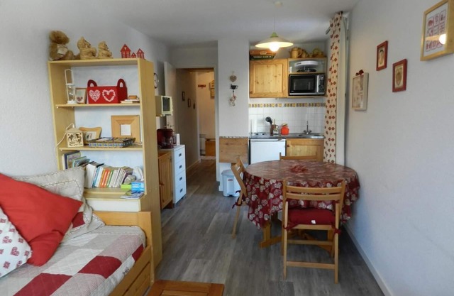 100m from ski slopes, view valley/ski slopes, parking, ski locker, 21m², Les 7 Laux