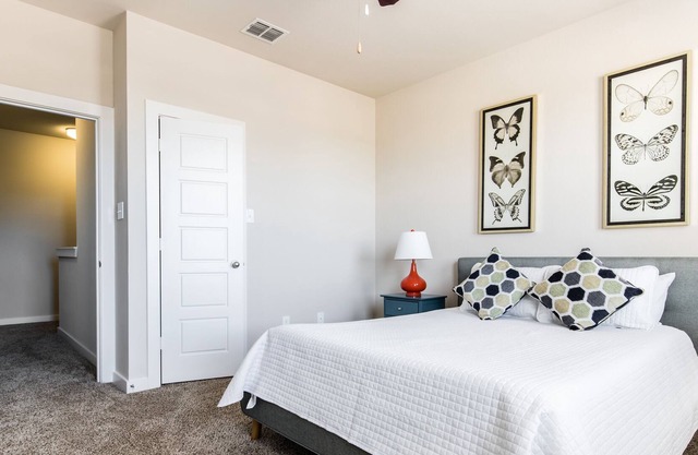 1014 Midlothian - Modern Home Welcoming You
