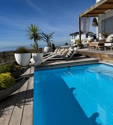 105 On Beach, Whale Room