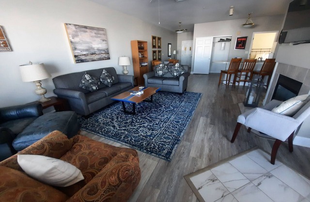 109- Premium Lakefront Condo