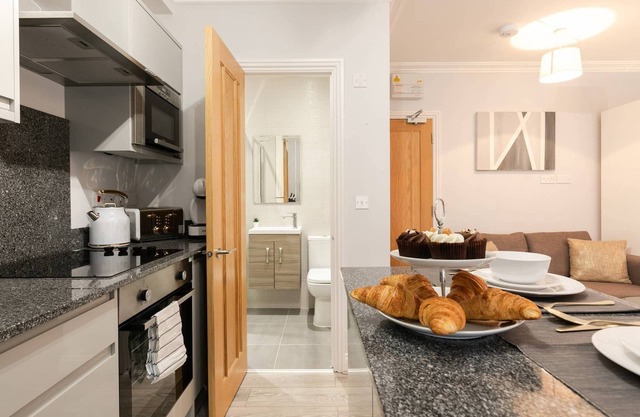 11 Helena House Business Apartment