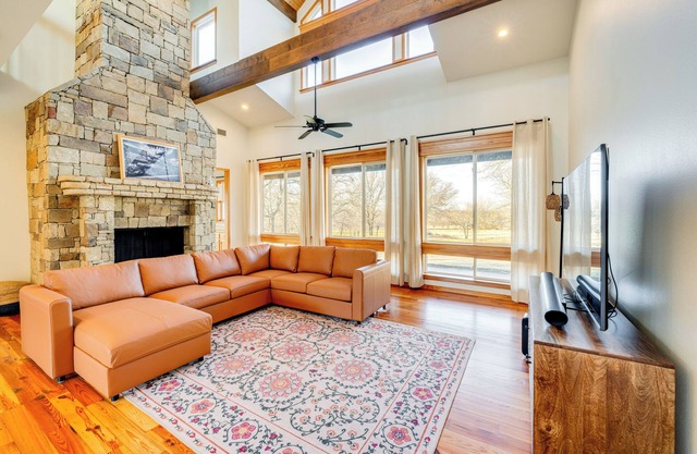 11 Mi to Downtown Denton: Spacious Ranch Retreat