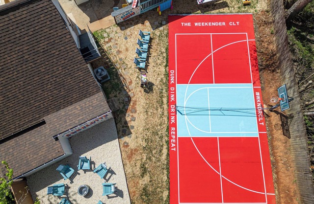 12 Beds · Pickleball·HotTub·Firepit·Karaoke·Arcade·Poker·Pool Table·Patio