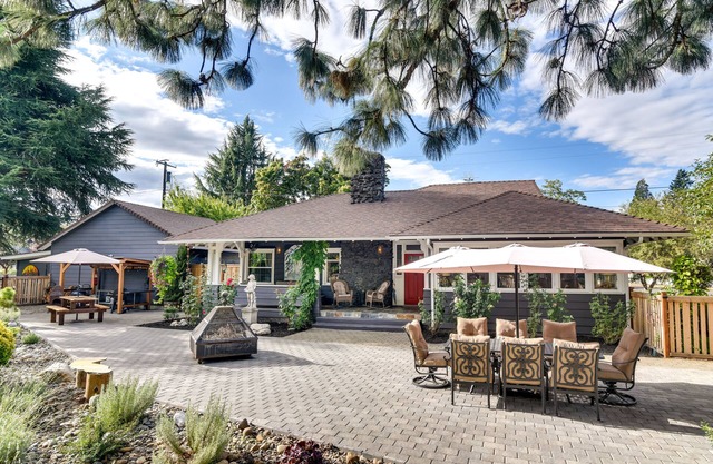 12 Mi to Portland: Home w/Clackamas River Views
