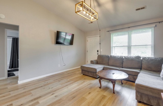 12 Mi to St Louis: Pet-friendly Metro East Home
