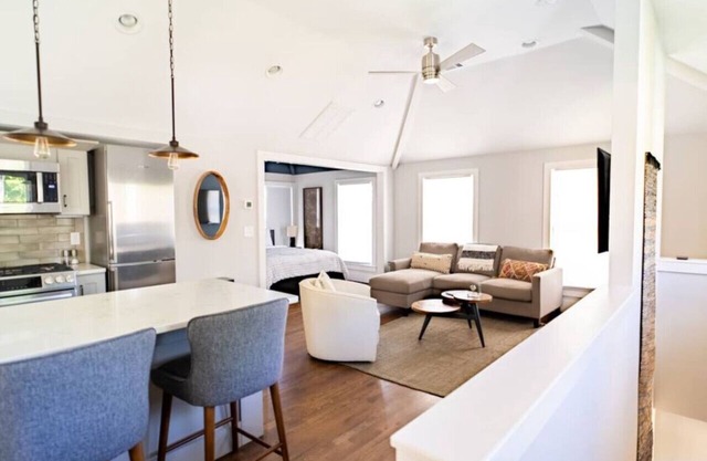 12 S Loft Vibe: City Living - Close to Downtown