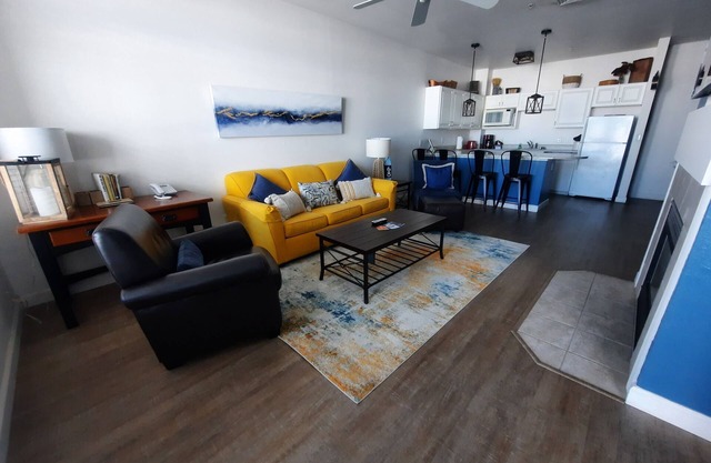 121- Cheerful & Sunny 2 Bedroom Lake View Condo w/Patio