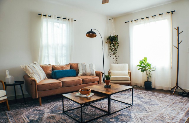 ~13 min to Broadway ~ Bright & Comfy West Nash Retreat