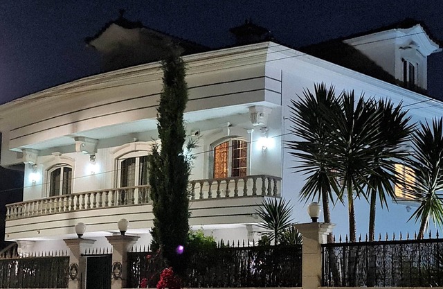 13 Rooms Luxury Villa (25-50 Guests) by Silver Village Residence