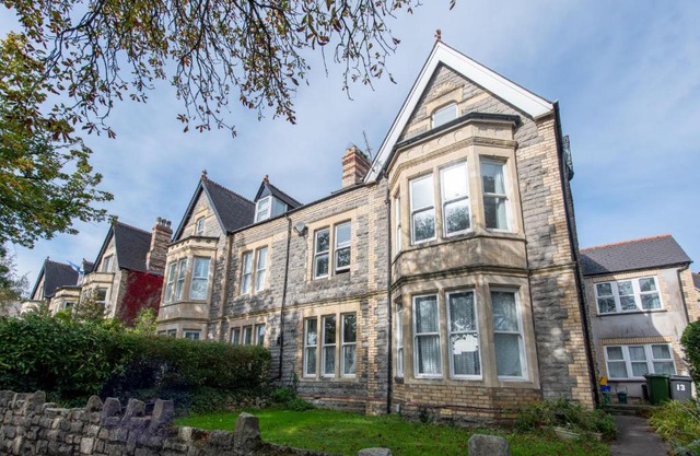 13 Victoria Road Apartment