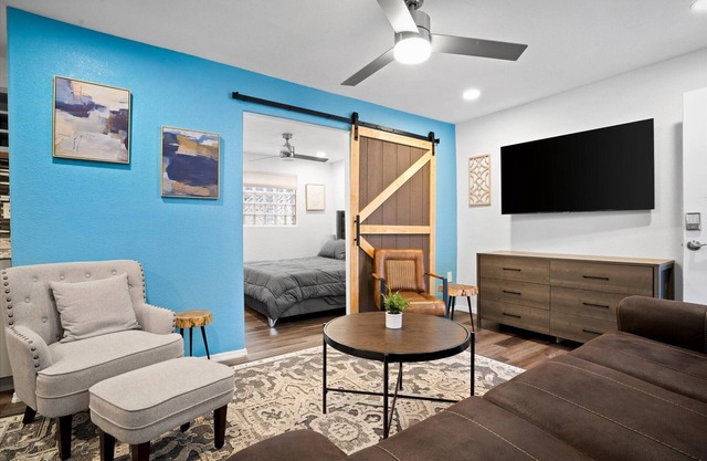 14 Chelsea Place On The Park, In Heart Of Downtown