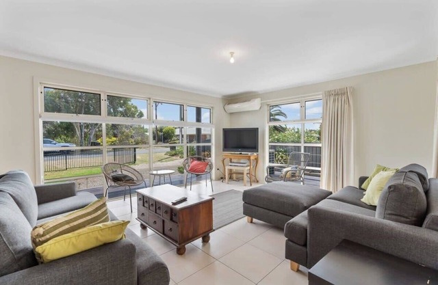 14 Colman Rd - Modern Holiday Home close to the River and Golf Course!