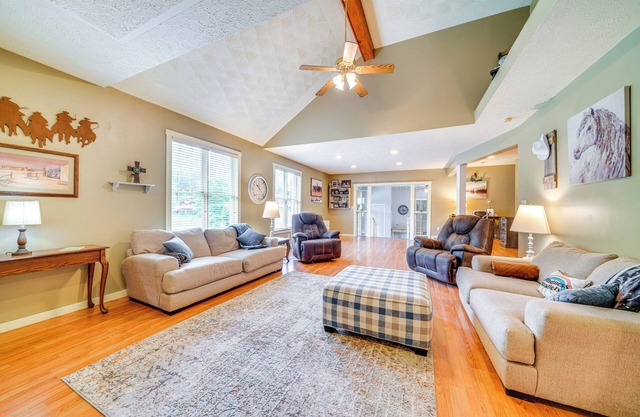 14 Mi to Dtwn Louisville: Holiday Vacation Home!