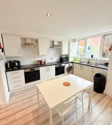 15 min to Central London Guest Suites 22