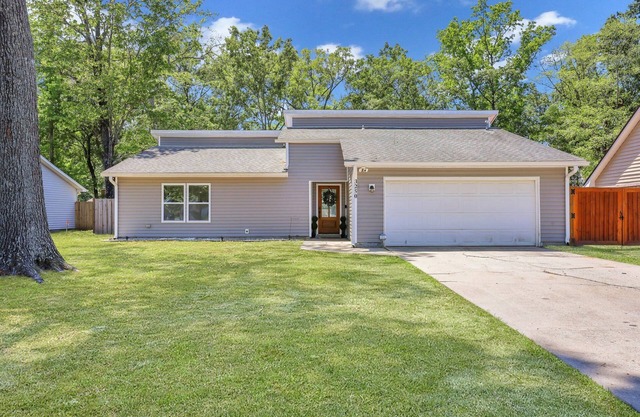 15 minutes from CHS airport 20 minutes from Downtown 35 minutes from beaches.