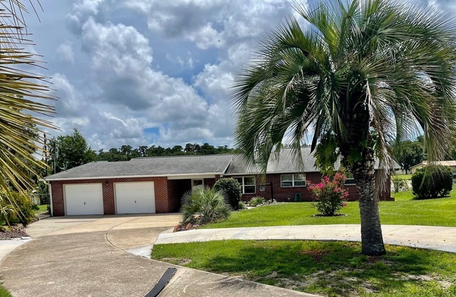15 Minutes to the Gulf of Mexico! Beautiful home on Lake Rousseau