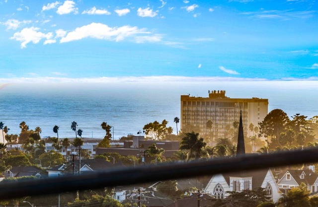 15% Off Oct 16-19! Ocean Views, Steps To Downtown