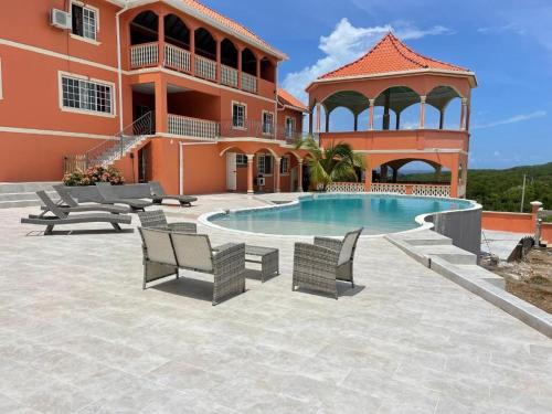 15000 Sq Ft 7 bedroom house with Pool and Ocean View