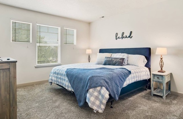 *1600ft²*Backyard*King*Parking*600Mbps*Smart TV