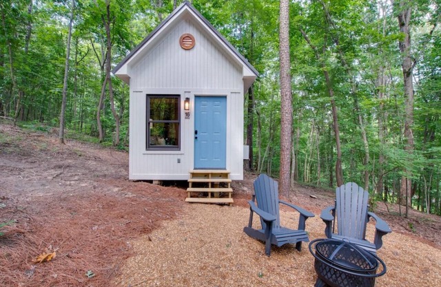 #16Bluebird Feather Tiny Cottage
