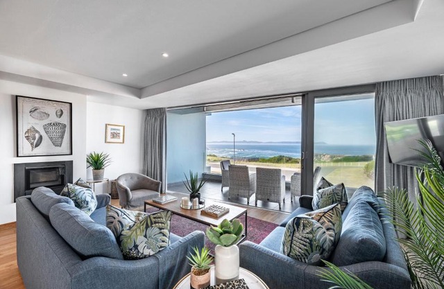 17 Marine - 3Bedroom Sea-Facing Apt101