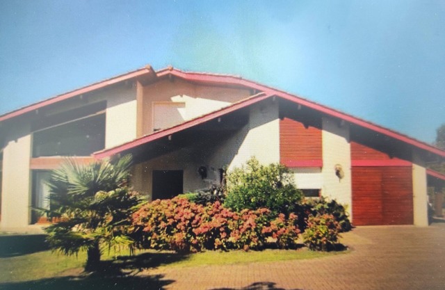 170 m2 architect-designed house with swimming pool